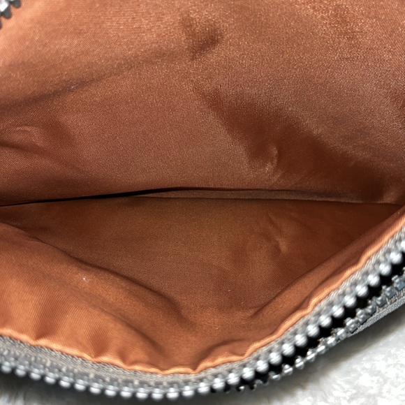 Travel purse with lots of pockets and adjustable strap grey - Picture 4 of 9